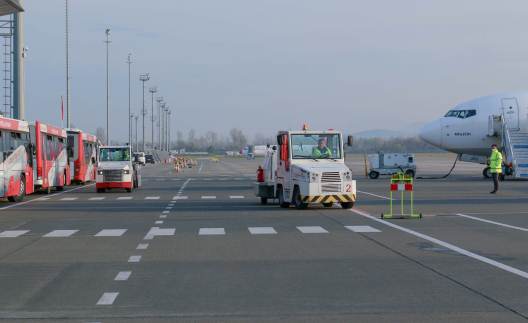 Situata rikthehet ne normalitet: Rifillojne fluturimet ne aeroportin e Rinasit